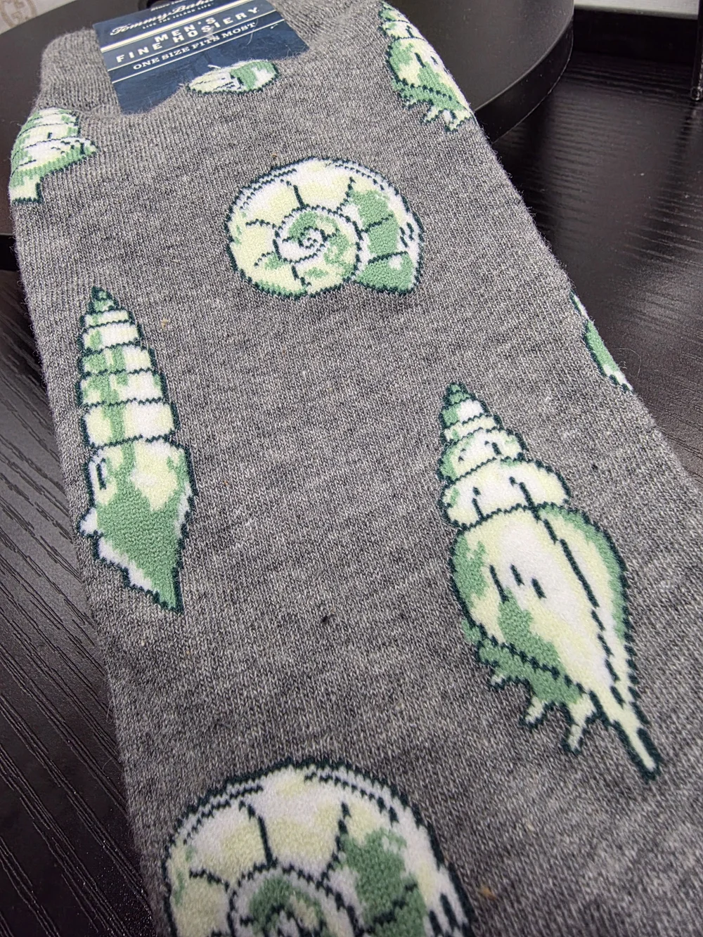 Men's Gray Shell-Pattern Cotton Socks with Navy Toe
